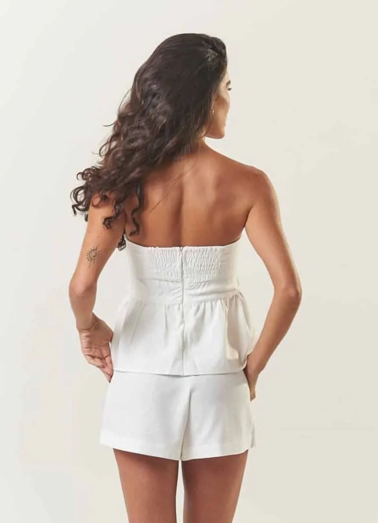 Top de linho off-white Nicole