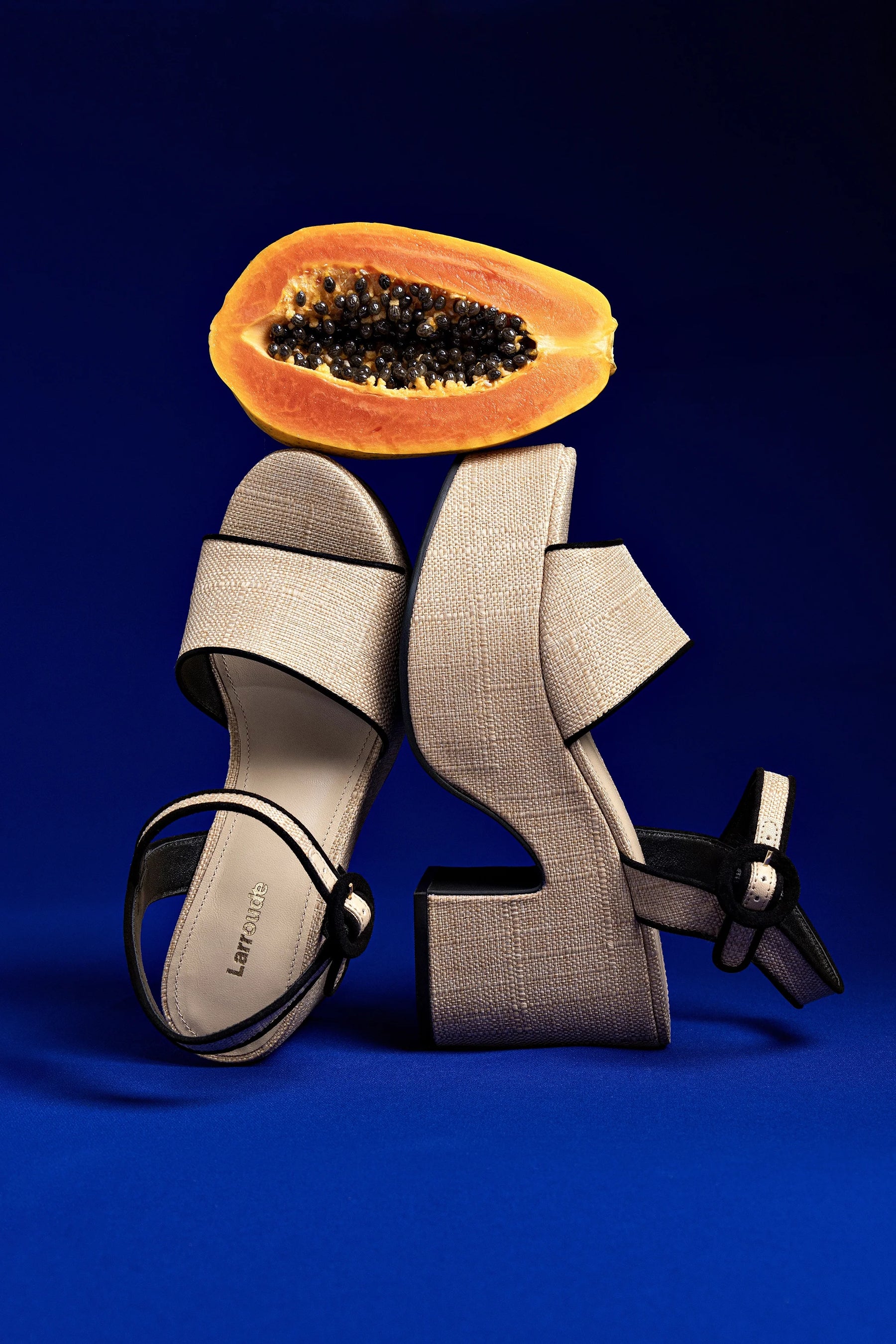 Sandália Plataforma Miso Ráfia Bege e Camurça Preto